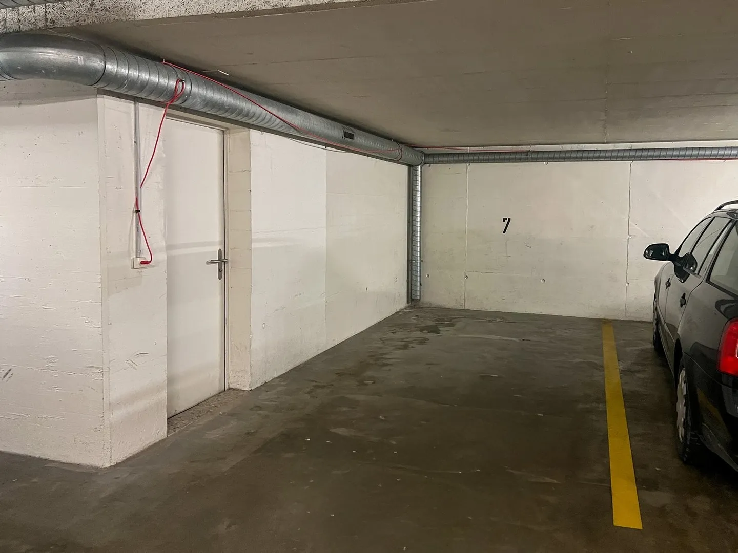 Parking space for rent in underground garage - Photo 1 of 3