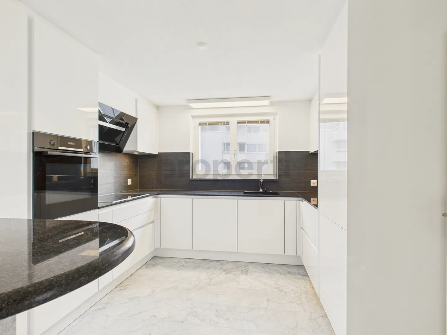 Ampio appartamento duplex di 5,5 locali con balcone a Ermatingen - Foto 4 di 13