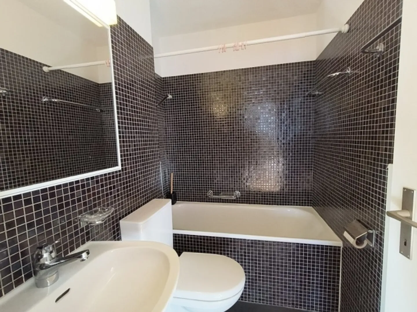 «Attraktive 2.5-Zimmerwohnung mit Cheminée an bester Lage» - Foto 3 von 8