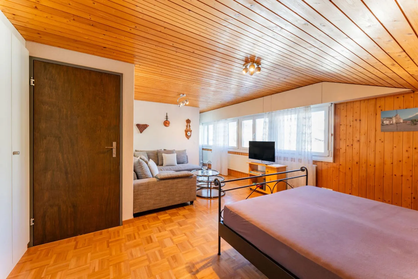 Charmante appartement sous les toits de 1,5 pièce dans le paradis d'hiver Ybrig! - Photo 3 sur 10