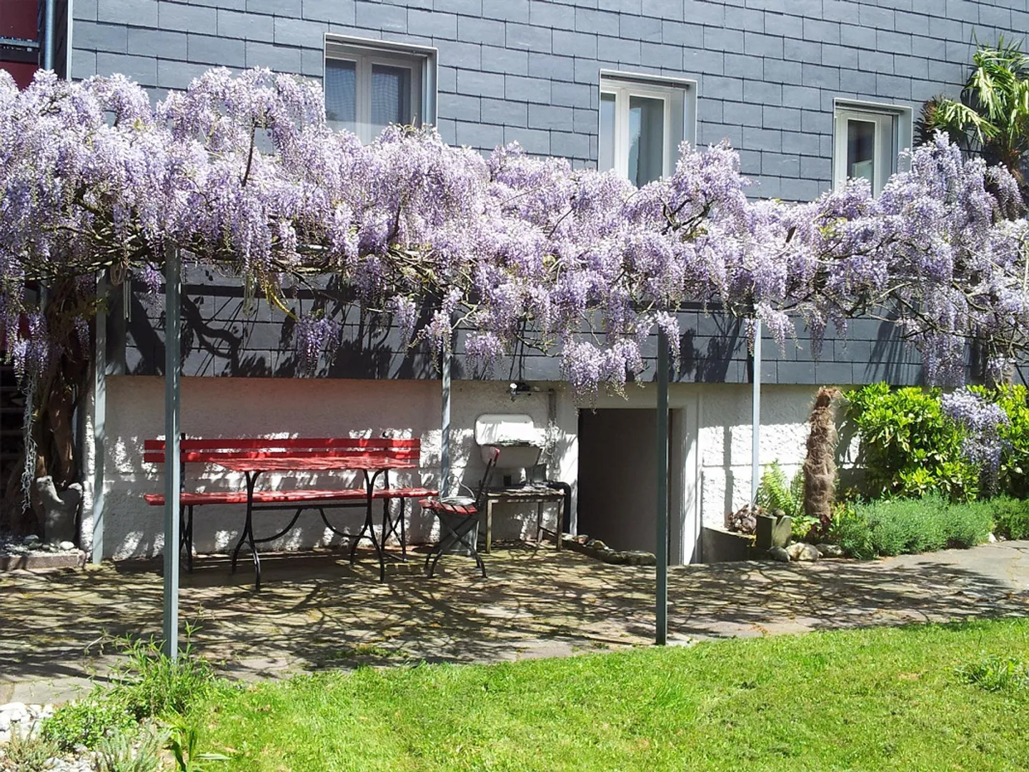 Wooden House with Character - with its own Garden Paradise - Photo 7 of 9