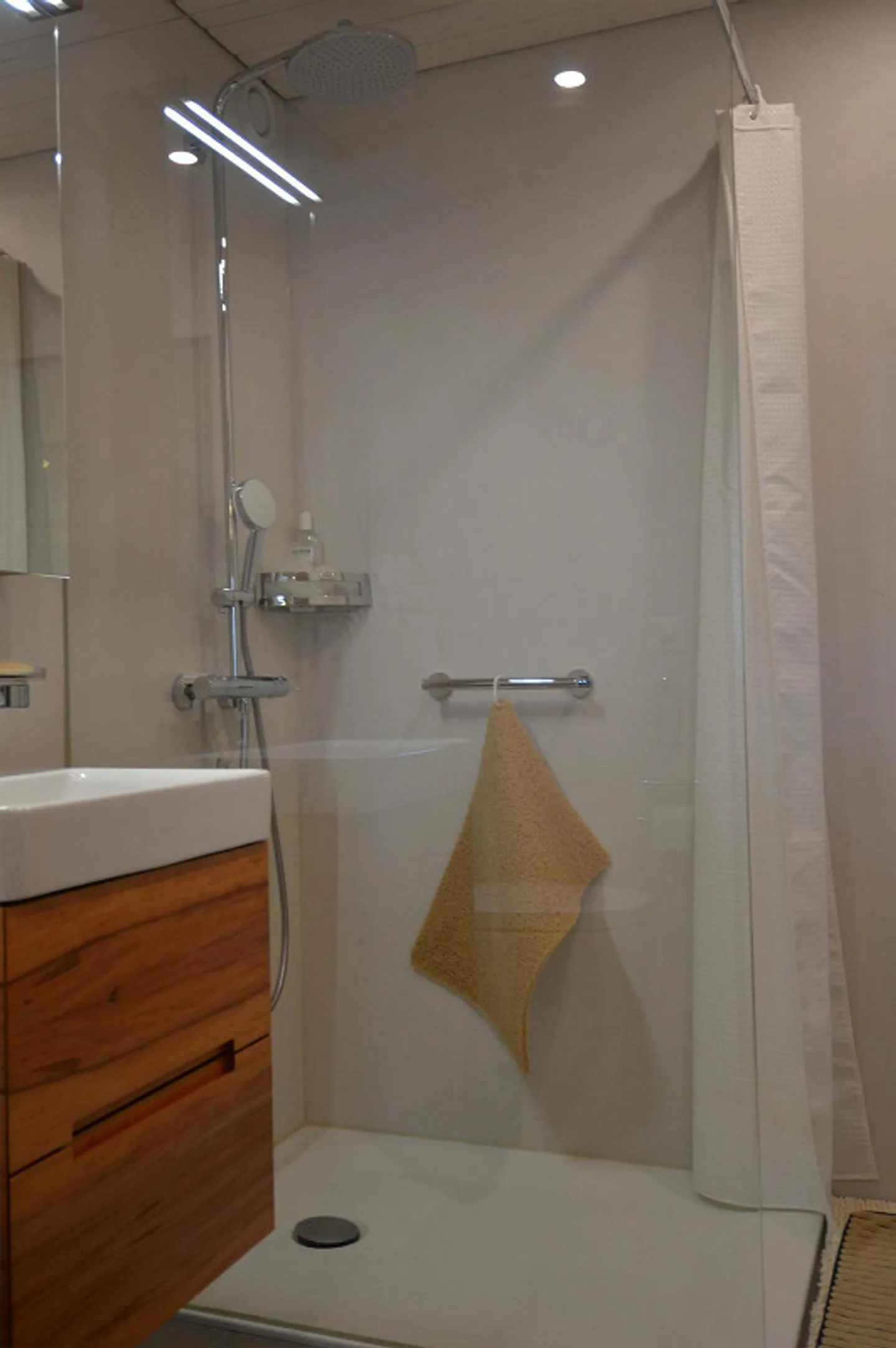 Cozy 2.5-Room Apartment - Photo 5 of 10