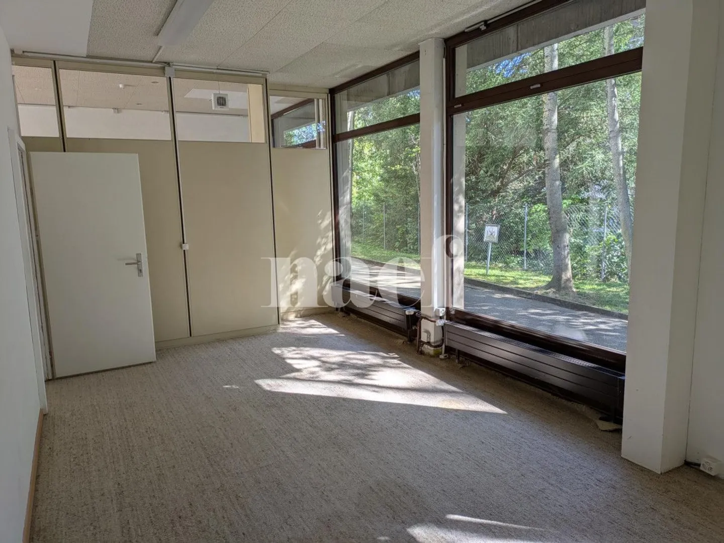 Espace Commercial Lumineux - Photo 6 sur 13