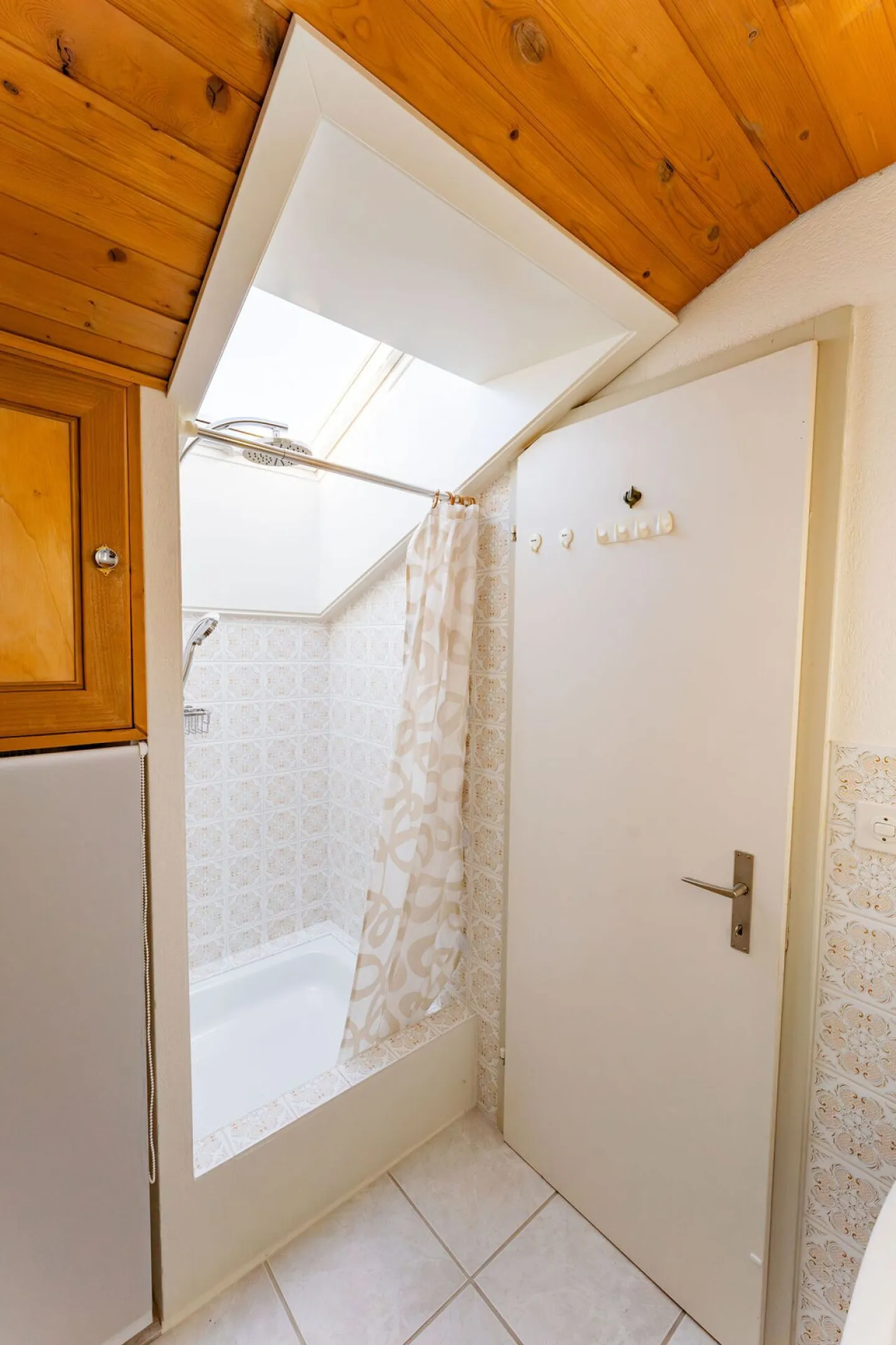 Charmante appartement sous les toits de 1,5 pièce dans le paradis d'hiver Ybrig! - Photo 8 sur 10