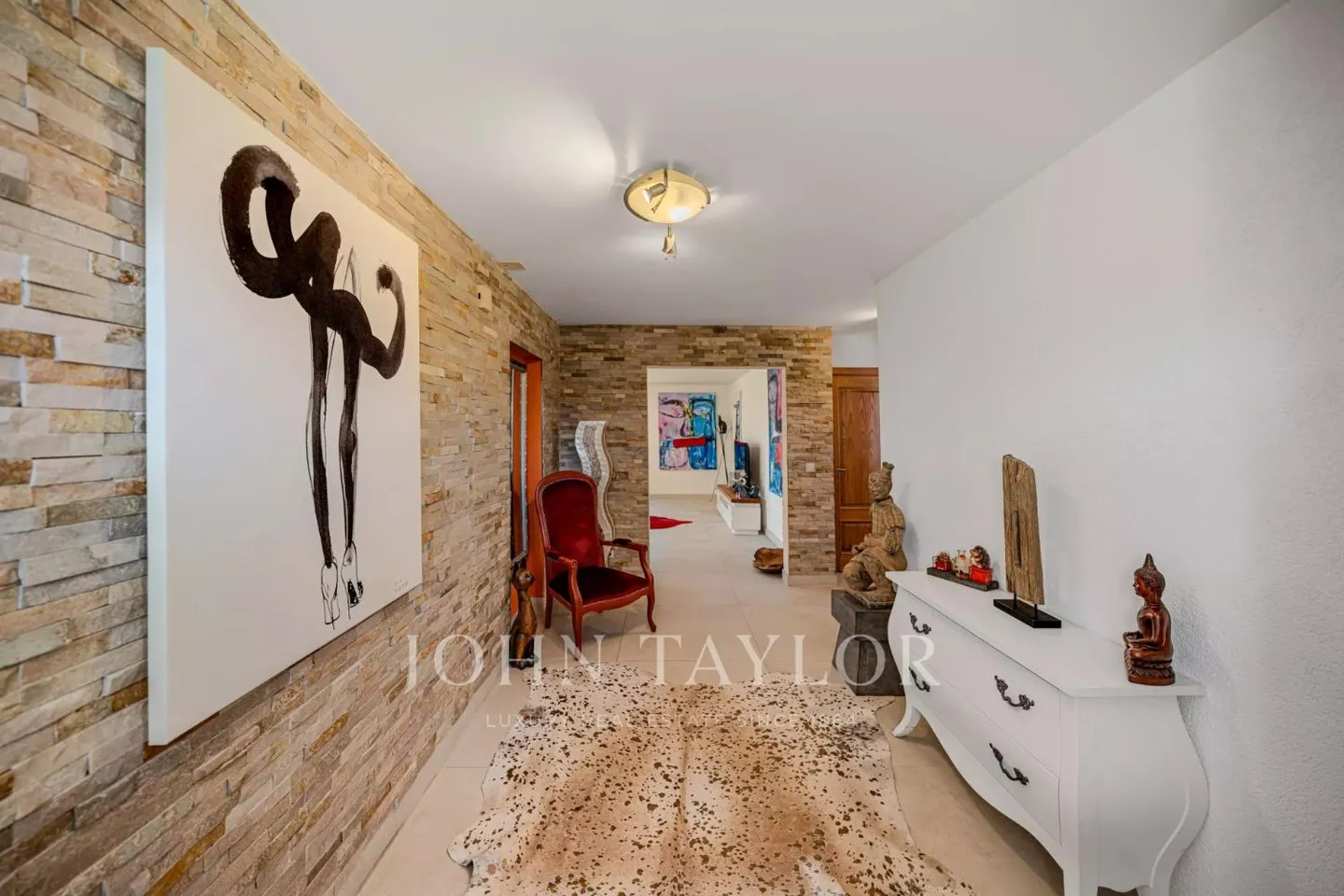 Villa spacieuse avec piscine - Photo 1 sur 13