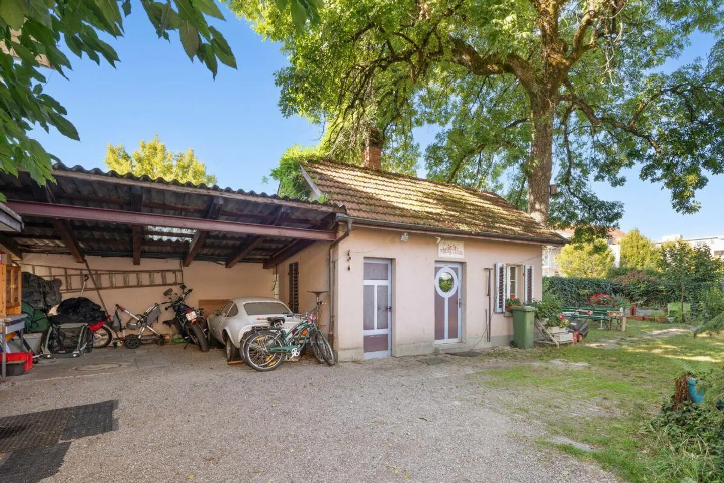 Maison multifamiliale avec dépendance et jardin au centre de Pfäffikon - Photo 15 sur 20