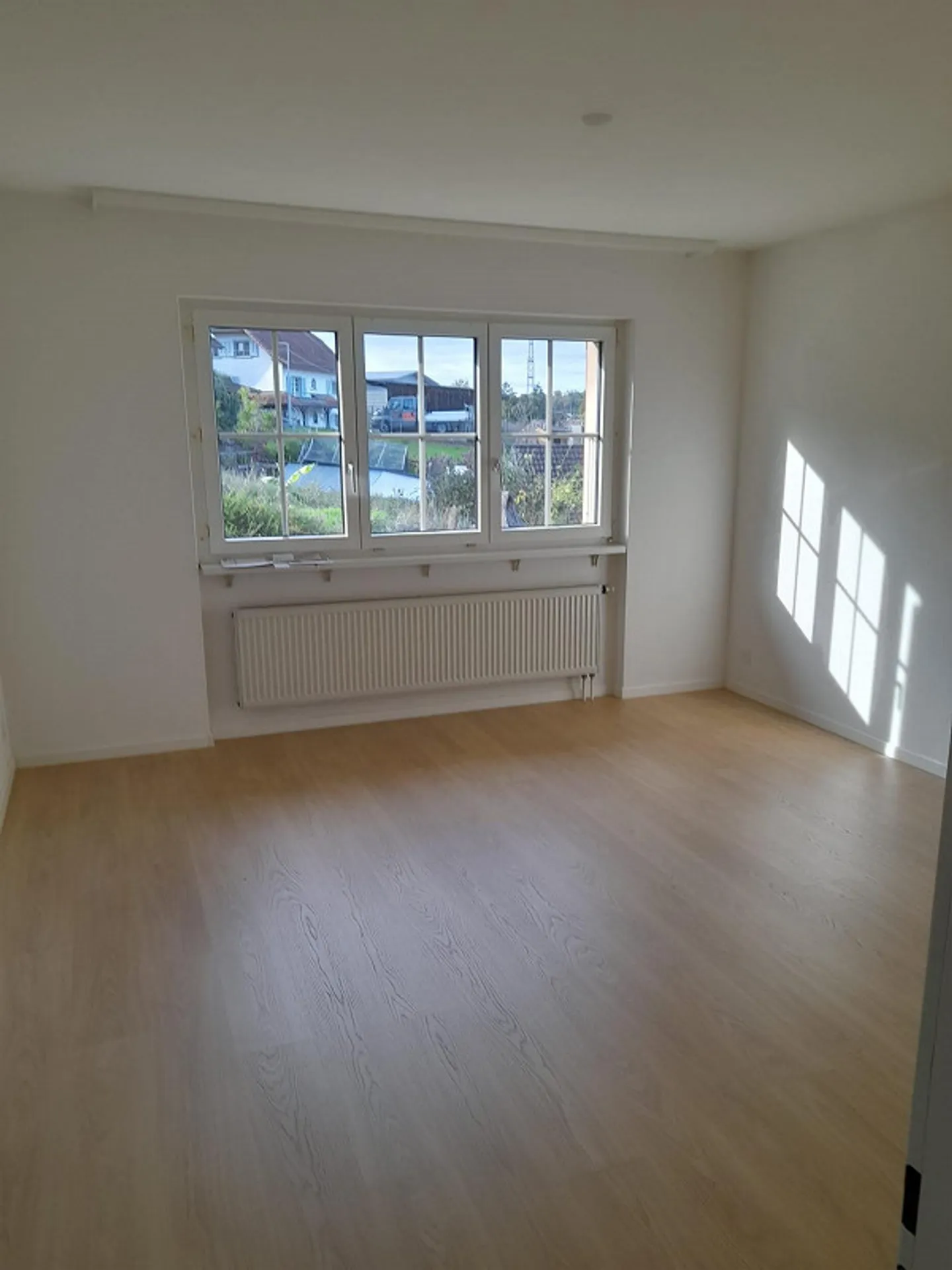 Grosse, totalsanierte 3.5-ZiWhg mit Balkon und Kellerabteil - Foto 4 von 10