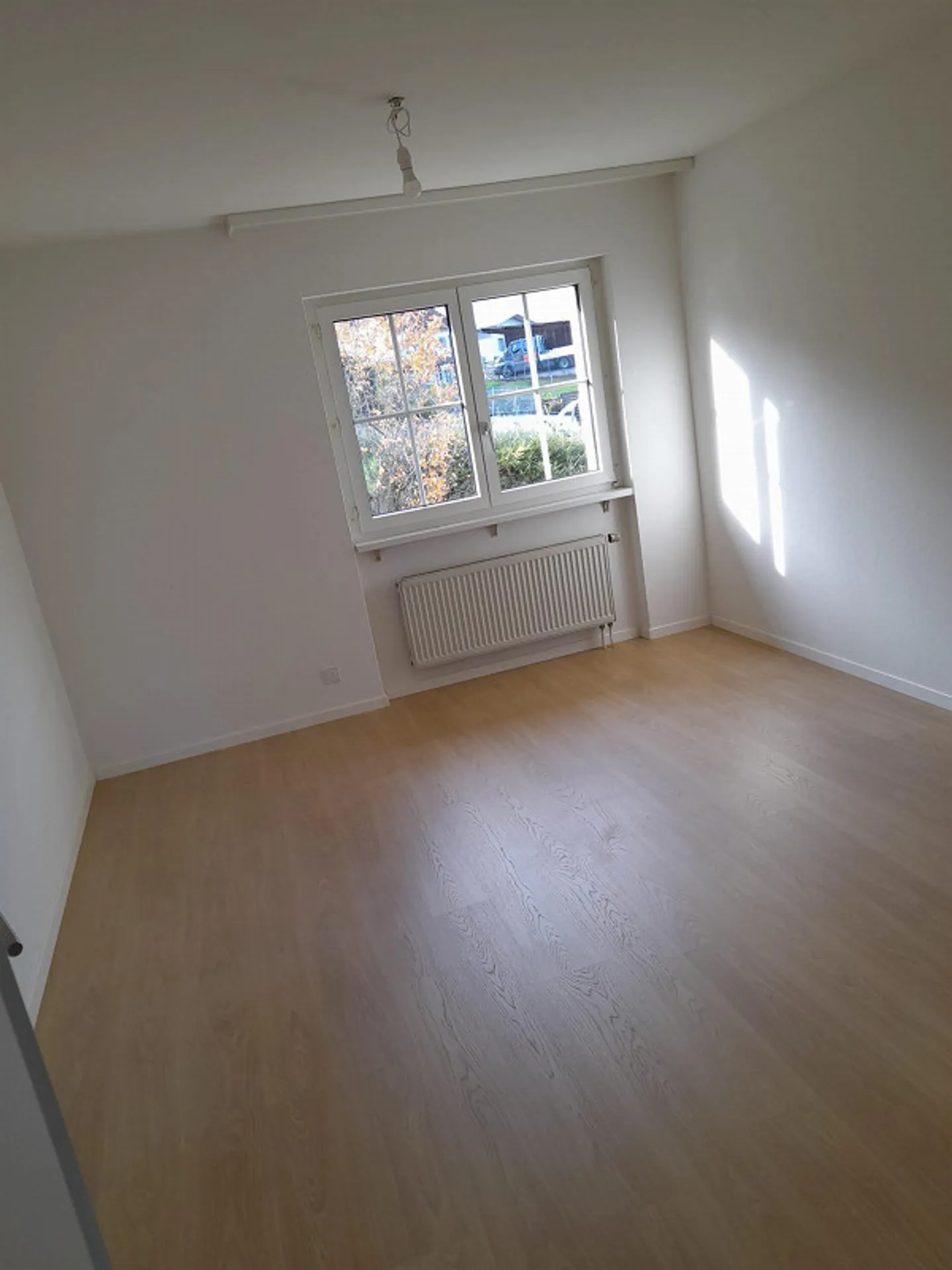 Grosse, totalsanierte 3.5-ZiWhg mit Balkon und Kellerabteil - Foto 5 von 10