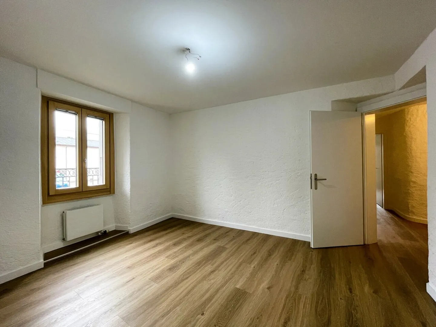 Bright 3-room apartment, 2 steps from the city center and near the train station - Photo 6 of 9