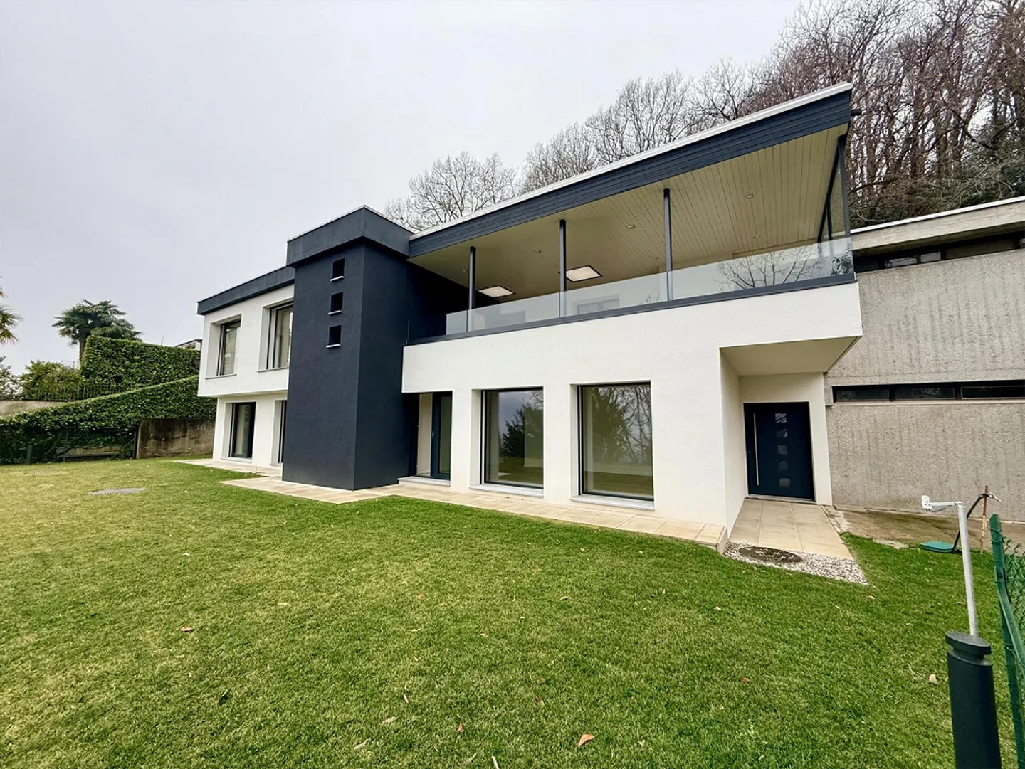 Villa prestigiosa 5.5 con vista panoramica a Breganzona - Foto 1 di 10