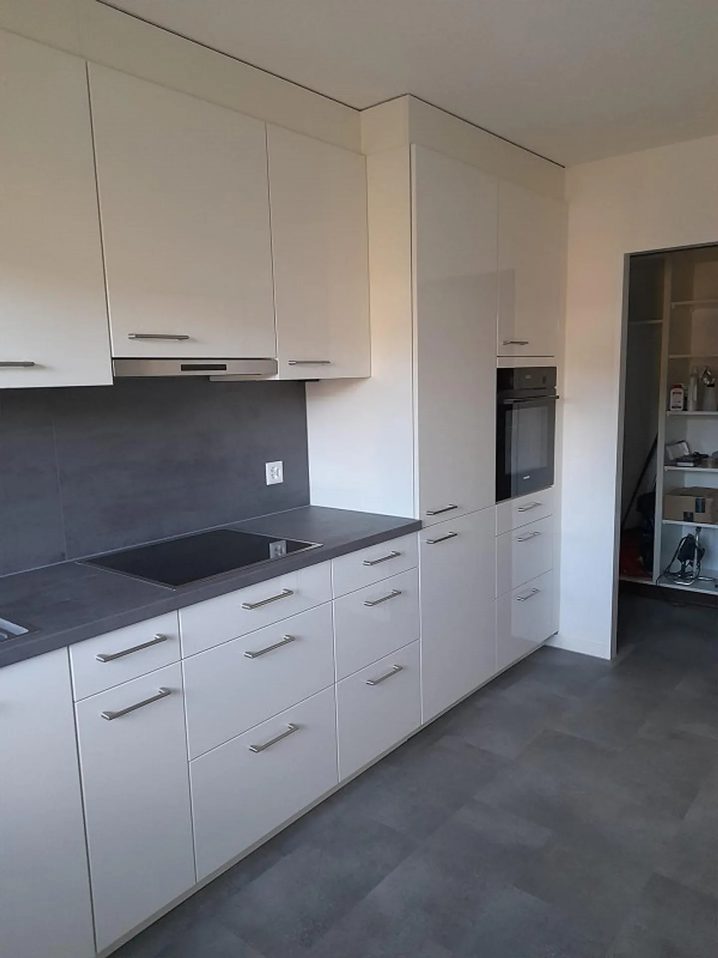 Grosse, totalsanierte 3.5-ZiWhg mit Balkon und Kellerabteil - Foto 2 von 10