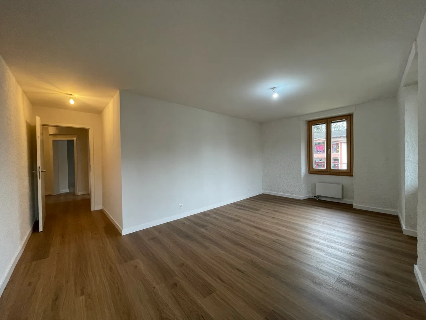 Bright 3-room apartment, 2 steps from the city center and near the train station - Photo 4 of 9