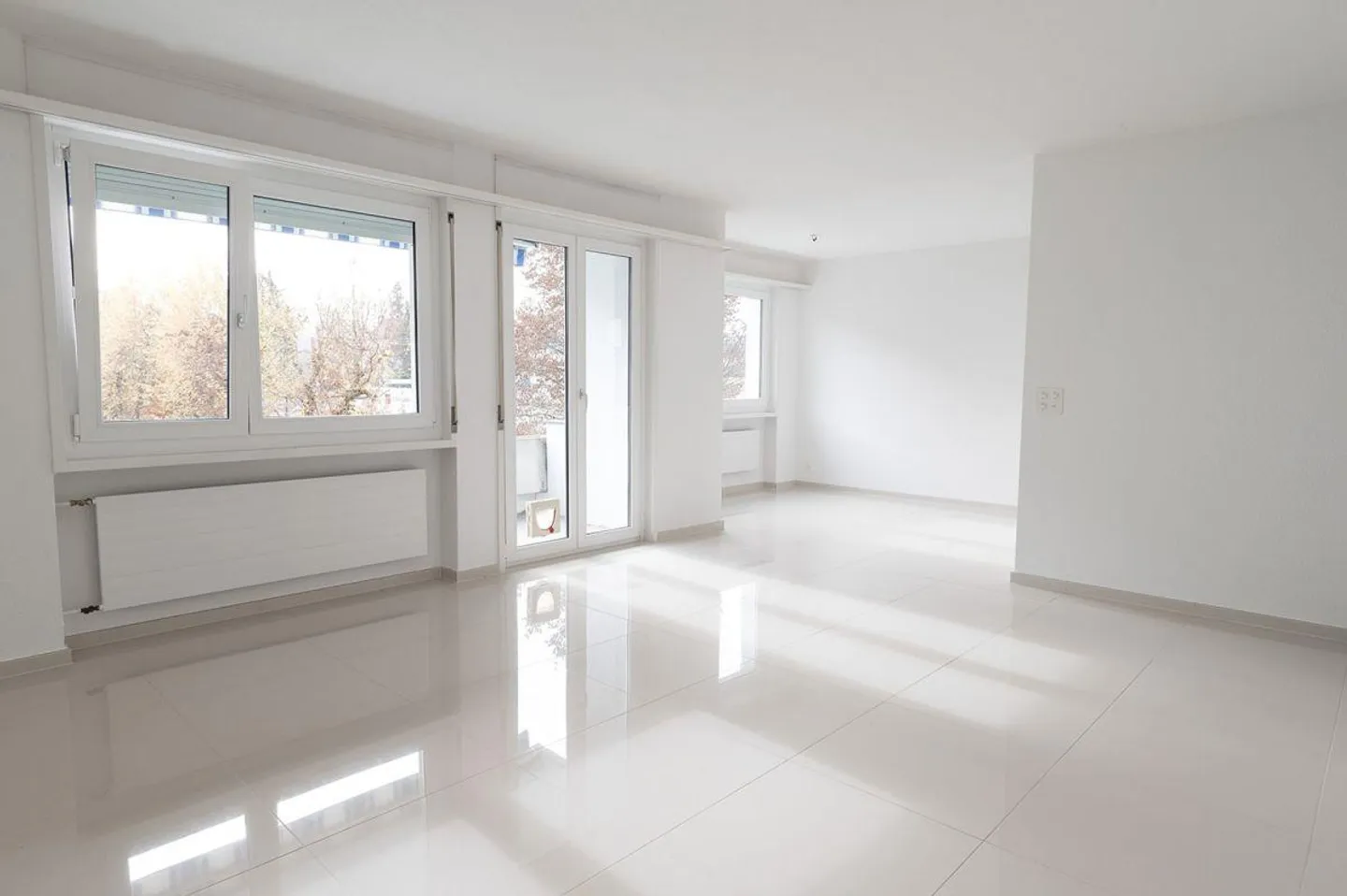 Renovated 5.5-room apartment near the train station! - Photo 1 of 16