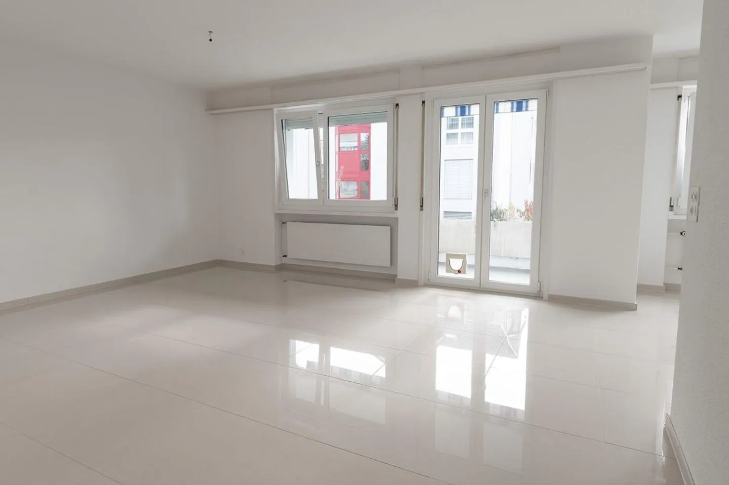 Renovated 5.5-room apartment near the train station! - Photo 5 of 16