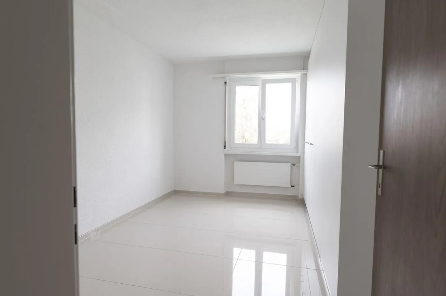 Renovated 5.5-room apartment near the train station! - Photo 8 of 16