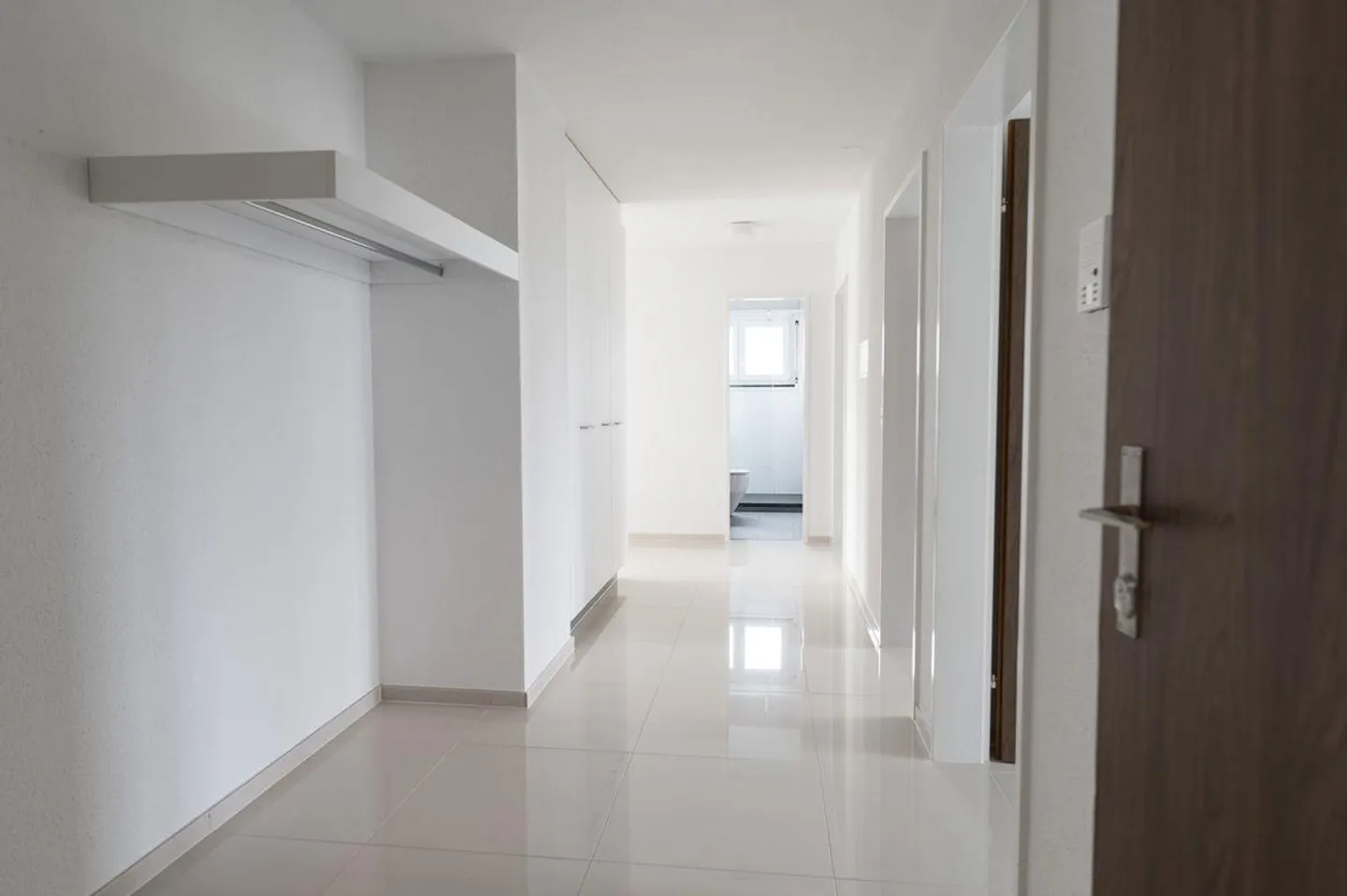 Renovated 5.5-room apartment near the train station! - Photo 7 of 16