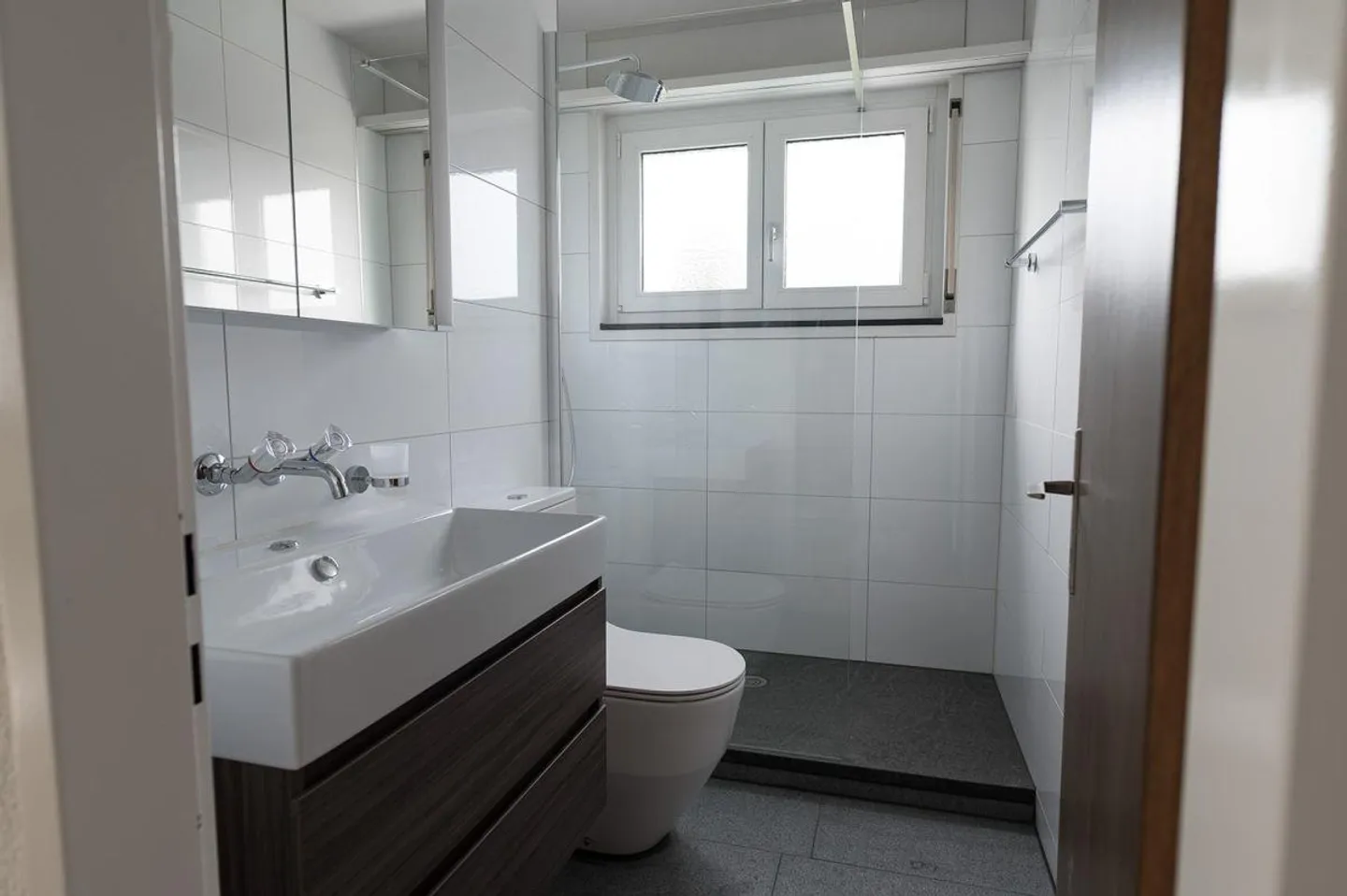 Renovated 5.5-room apartment near the train station! - Photo 12 of 16