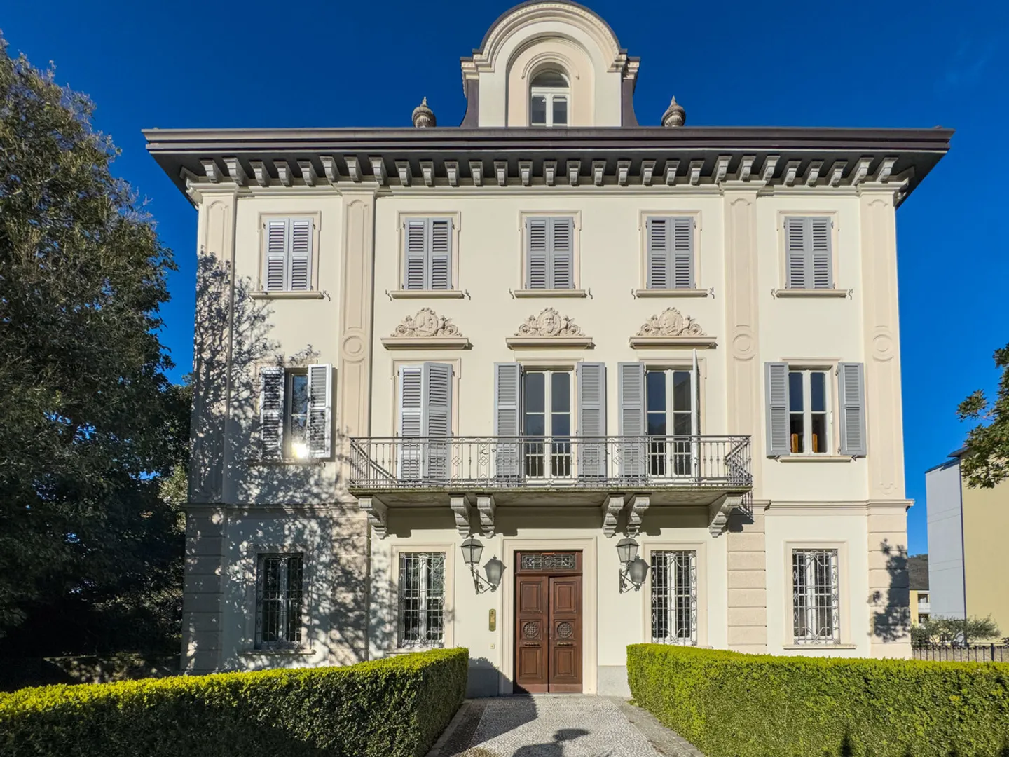 Prestigebüro in einer historischen Villa in Mendrisio - Foto 1 von 10