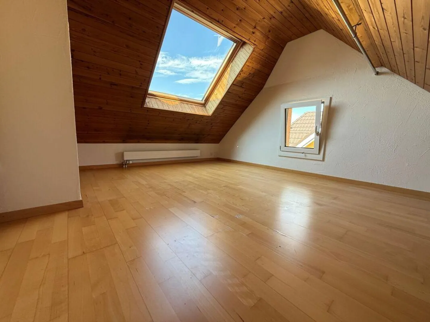 Appartement en duplex rénové de 4,5 pièces avec vue sur le lac près de la gare - Photo 11 sur 14