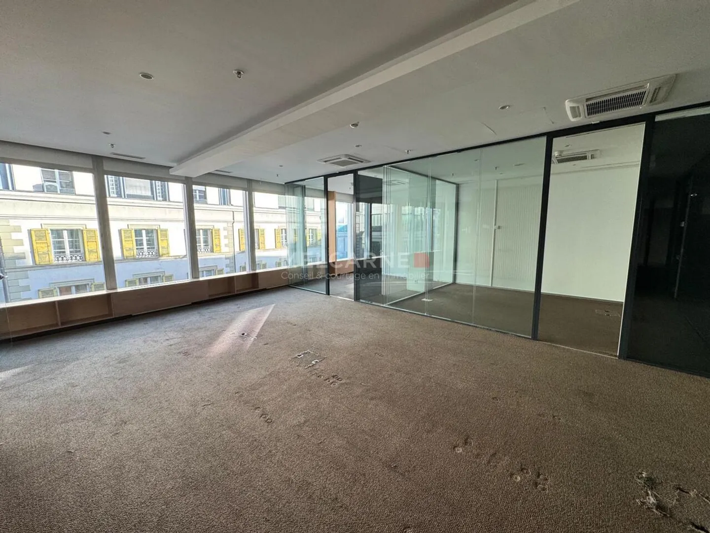 Bureaux de 255 m2 Rue du Rhône - Photo 3 sur 4