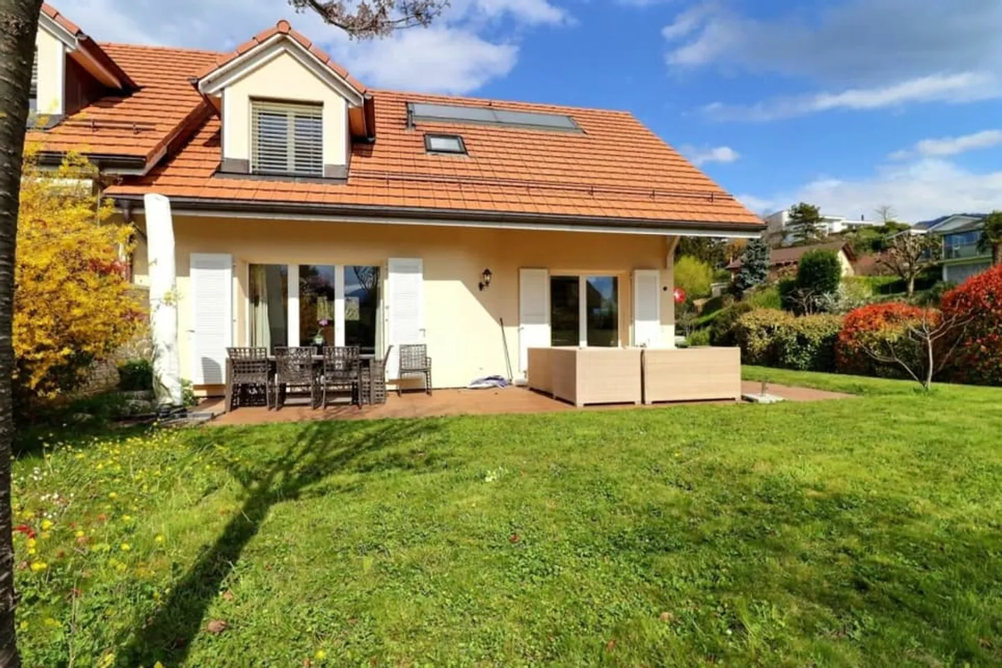 Semi-Detached Villa 4.5 Rooms in La Tour-de-Peilz - Photo 2 of 13