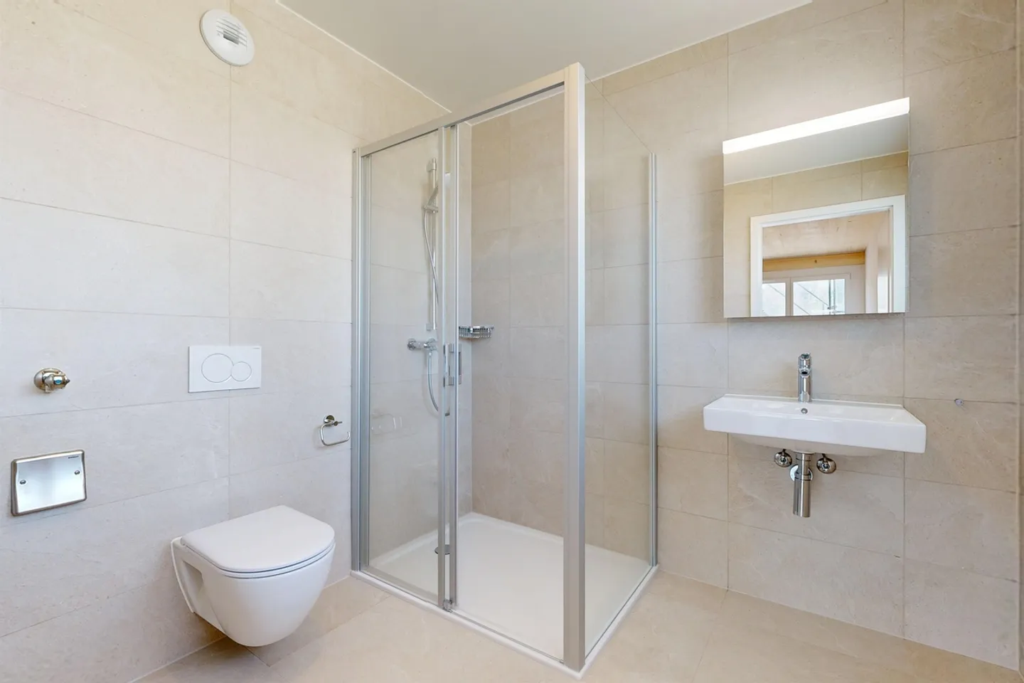 Superbo appartamento nuovo di 4,5 stanze con balcone e comfort moderno! - Foto 8 di 9