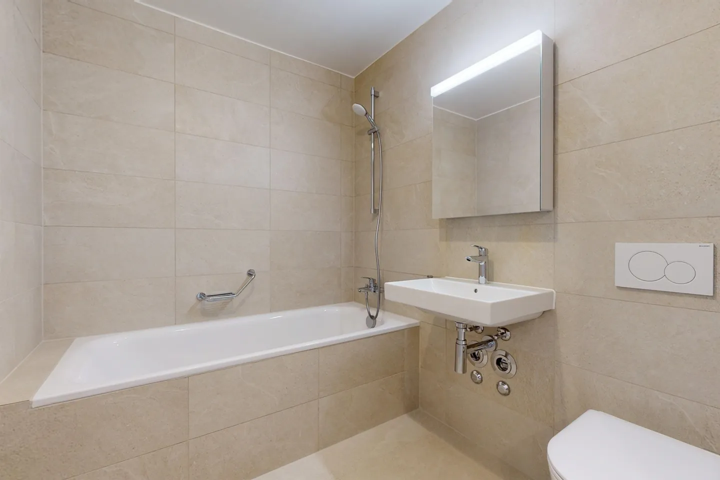 Superbo appartamento nuovo di 4,5 stanze con balcone e comfort moderno! - Foto 9 di 9