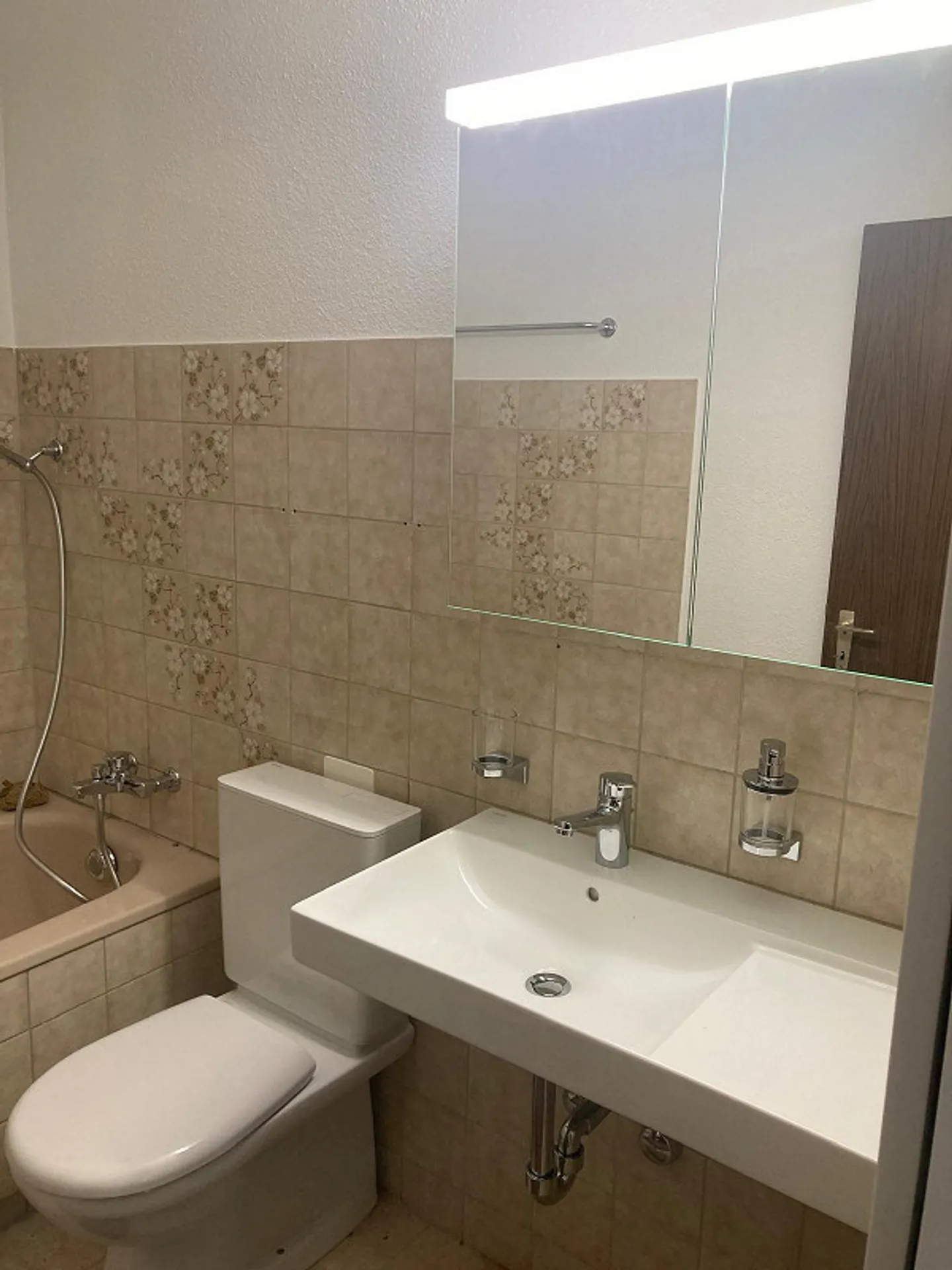 Cozy Home: 6-Room Apartment in the Heart of Stans NW - Photo 8 of 13