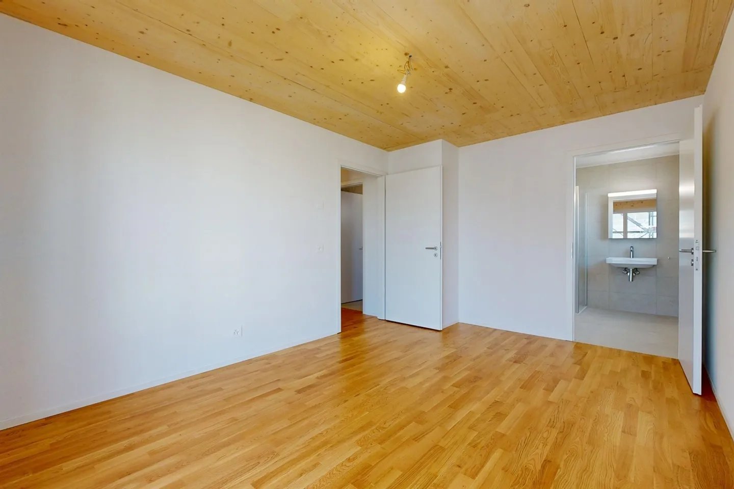 Geräumige 4.5-Zimmer-Wohnung mit Balkon und modernem Komfort! - Photo 5 sur 8