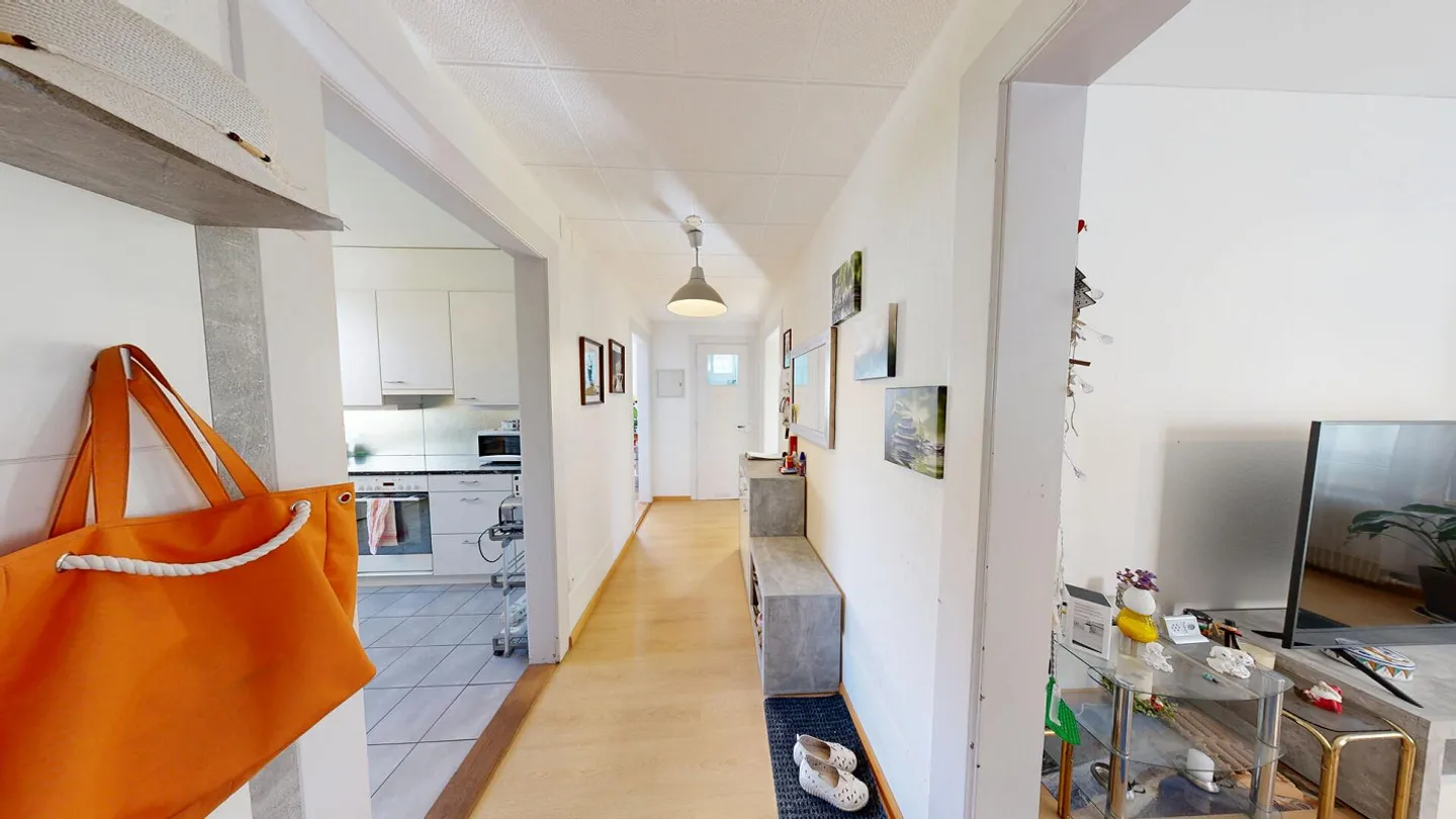 Cozy Ground Floor Apartment with Old Building Charm - Photo 7 of 11
