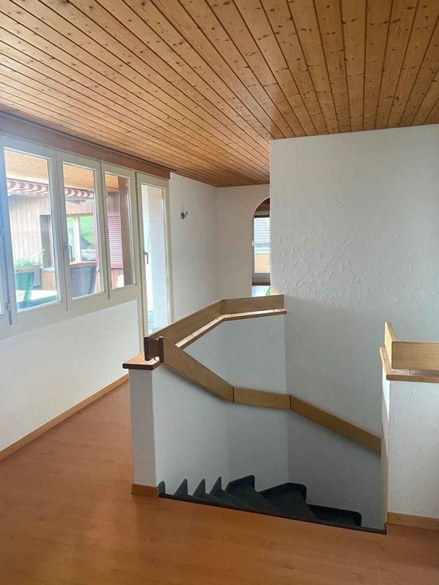 Riesige Dachwohnung - Perfekt für Familien! - Foto 3 von 8