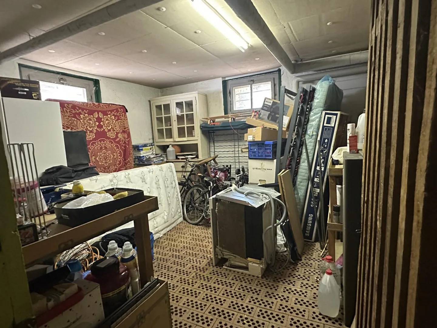 Cozy Ground Floor Apartment with Old Building Charm - Photo 9 of 11
