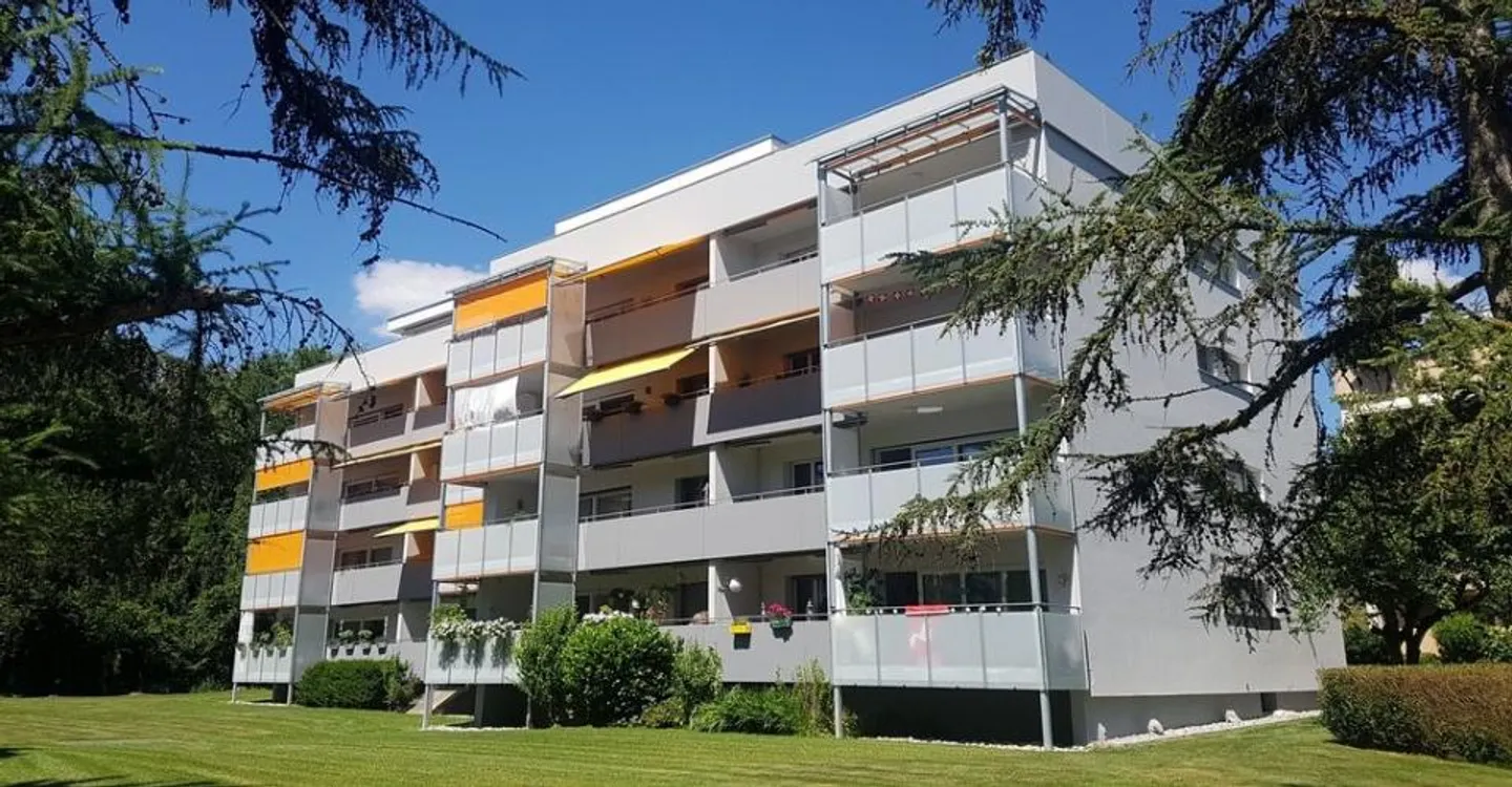 Appartement attrayant de 4,5 pièces avec balcon spacieux - Photo 1 sur 12