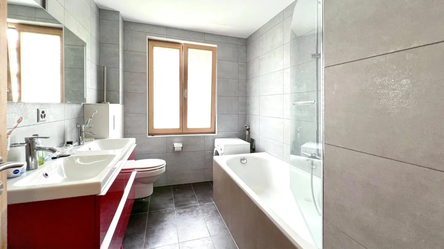 Maison avec potentiel locatif à vendre - Photo 7 sur 11