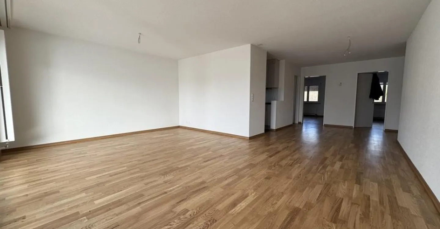 Appartement attrayant de 4,5 pièces avec balcon spacieux - Photo 2 sur 12