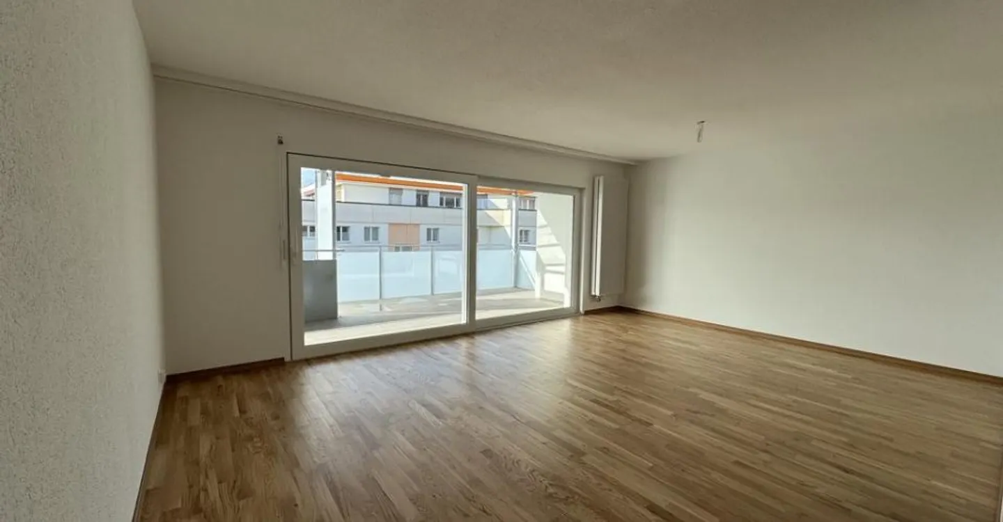 Appartement attrayant de 4,5 pièces avec balcon spacieux - Photo 3 sur 12
