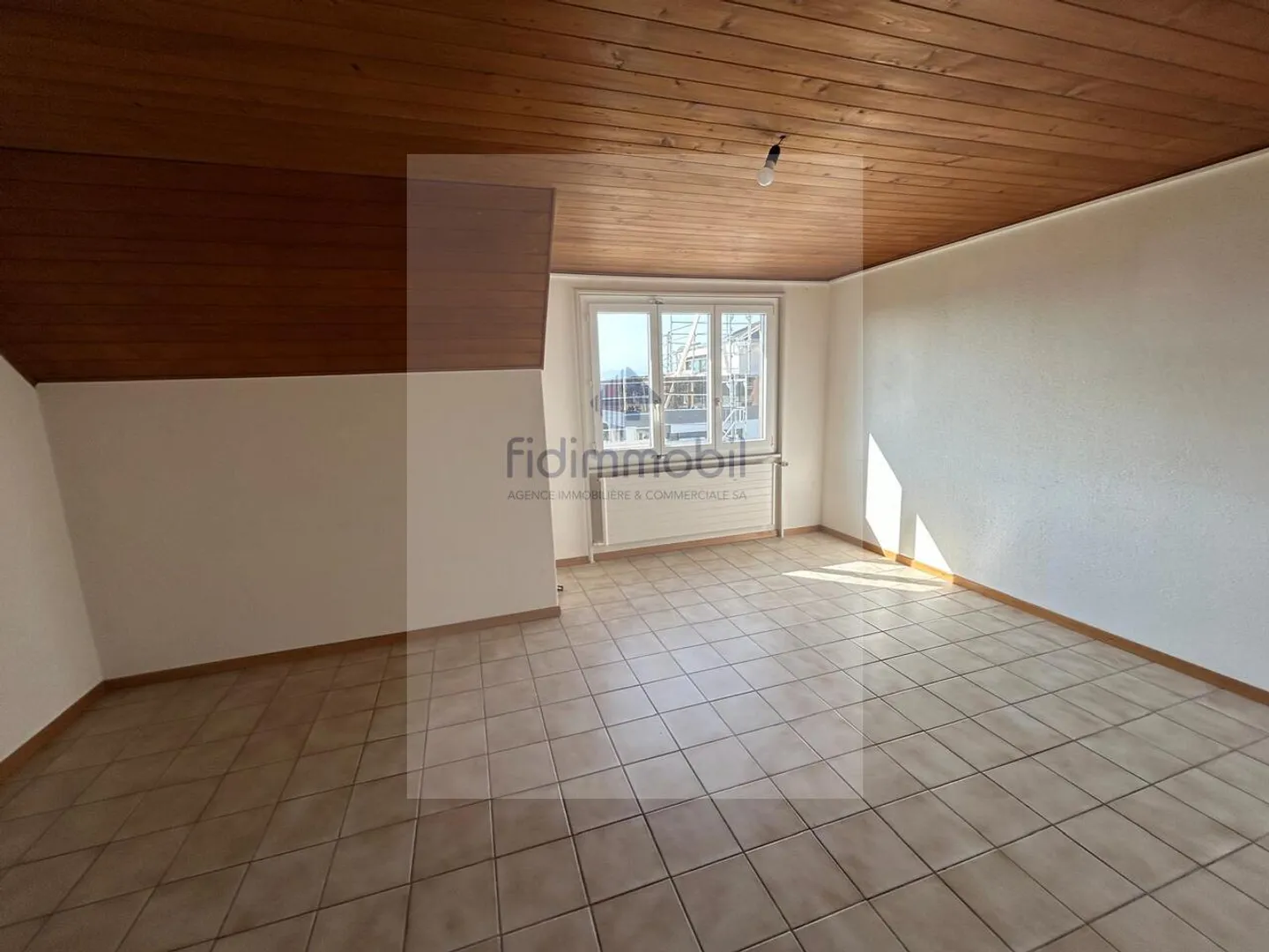 Apartment for rent - Photo 3 of 6