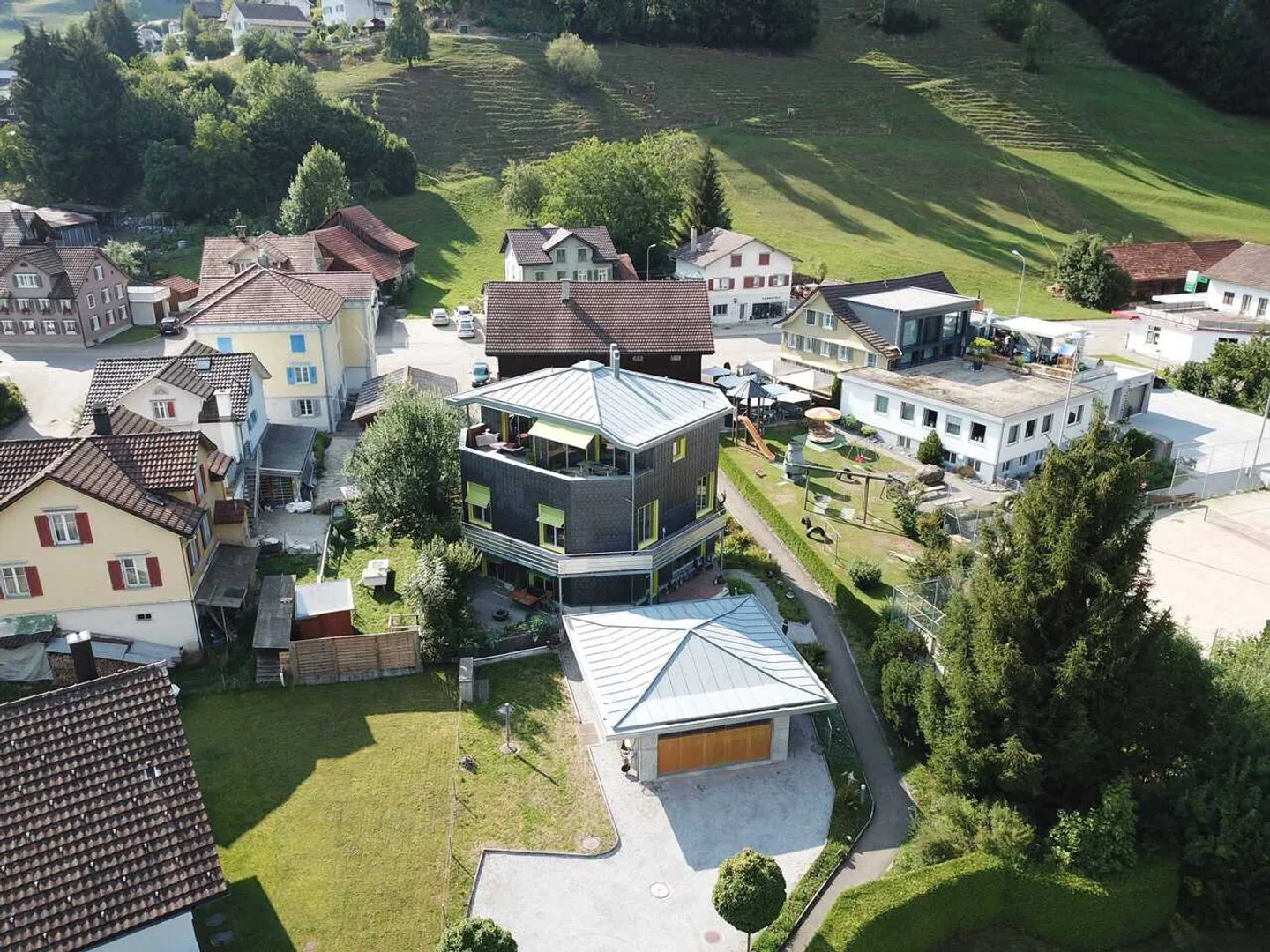 5.5-Room Maisonette Apartment with Terrace and View in Mosnang - Photo 2 of 13