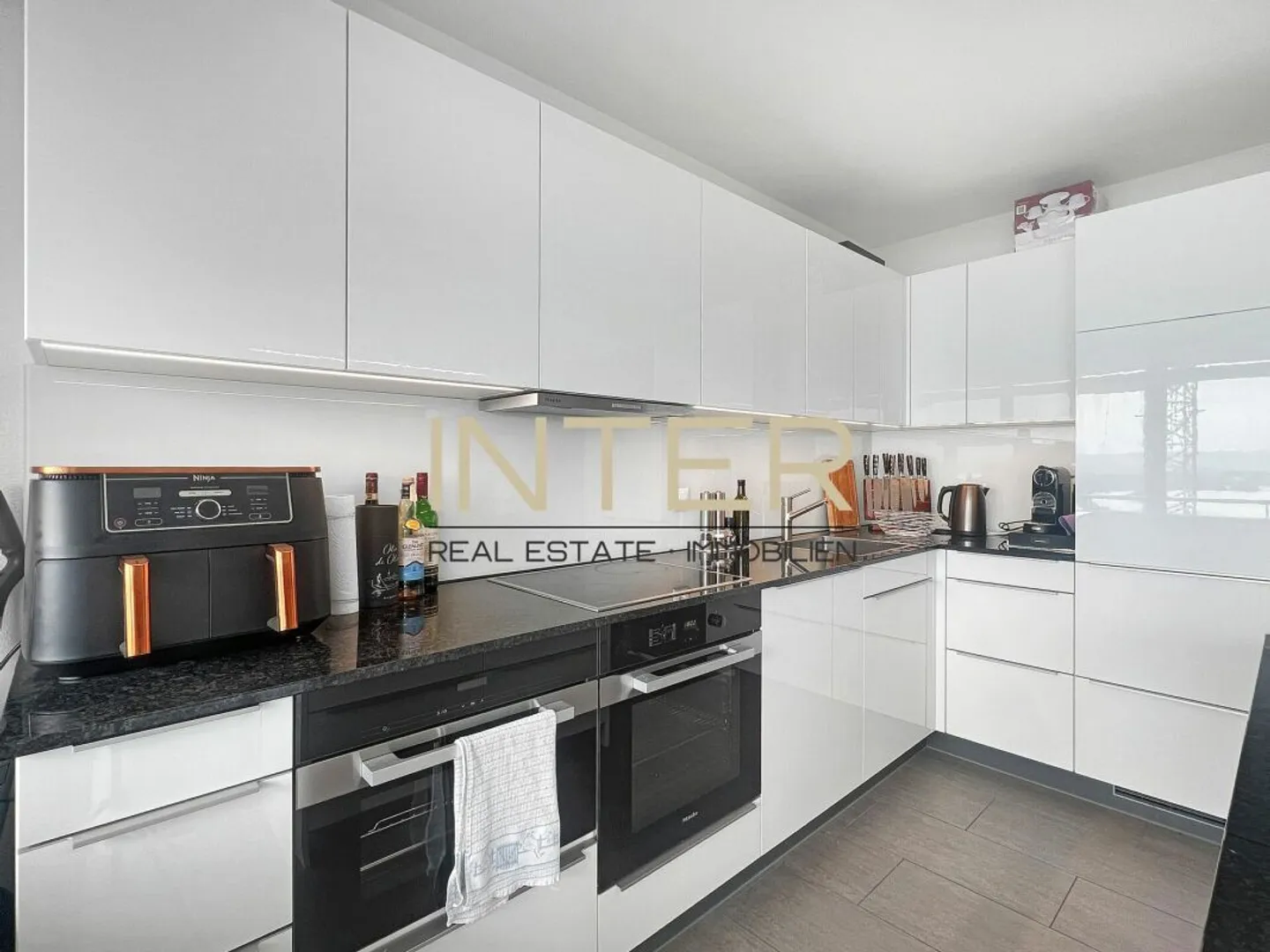 Modernes Apartment mit Seesicht - Foto 4 von 16