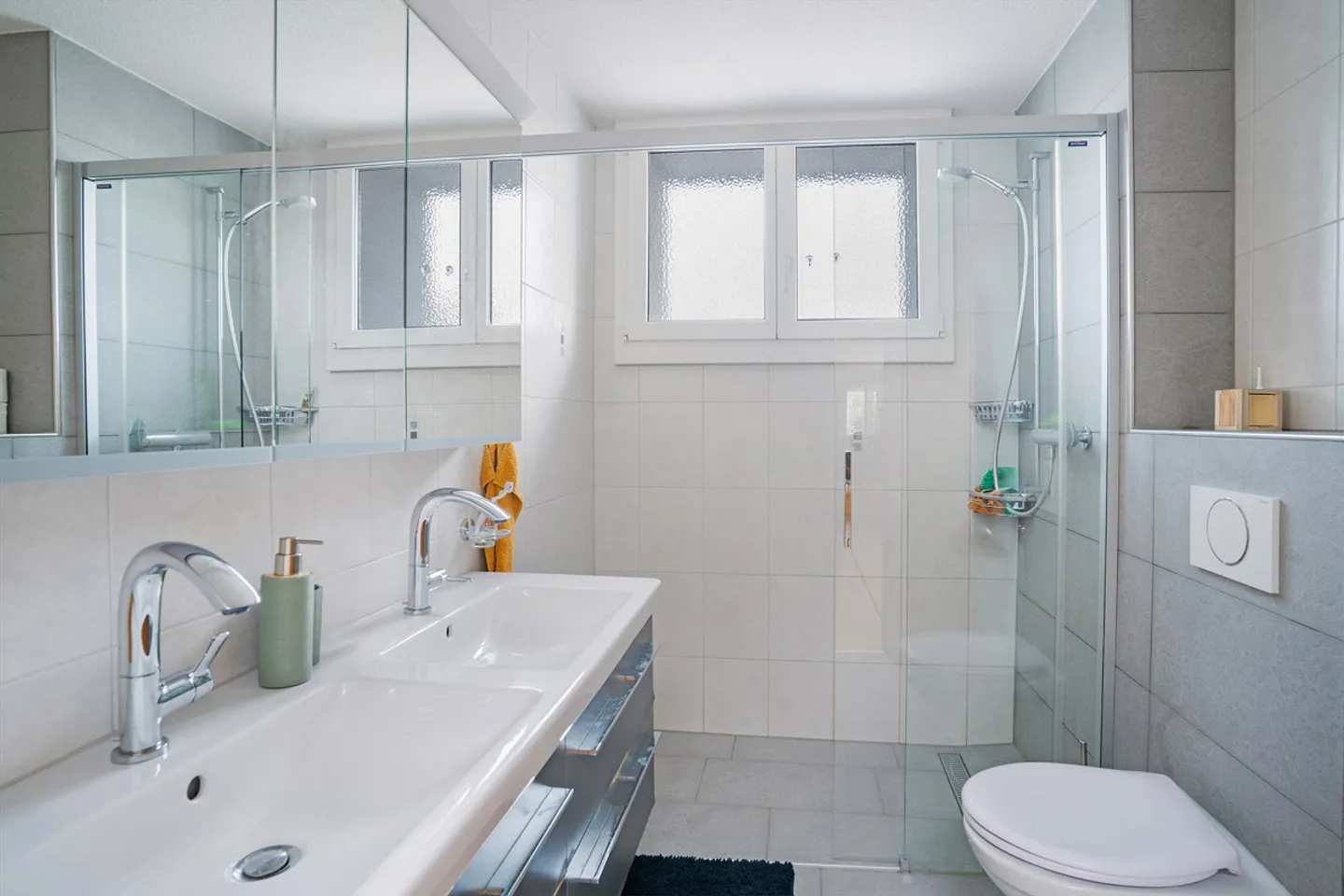 Ampio appartamento attico di 6,5 stanze con camino e loggia - Foto 6 di 15