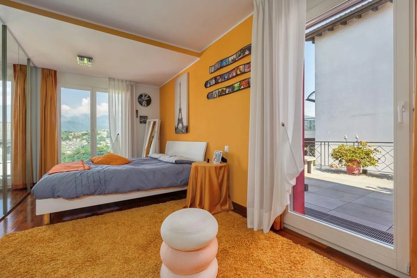 Villa avec vue dégagée et jardin - Photo 2 sur 13