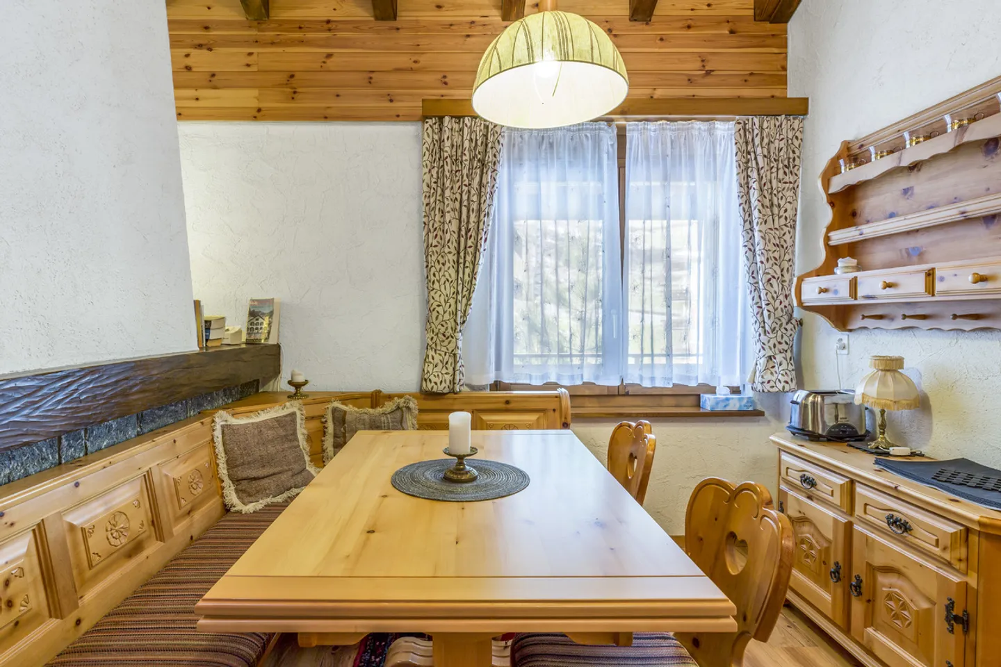 Duplex penthouse with character in a central location - Photo 4 of 11