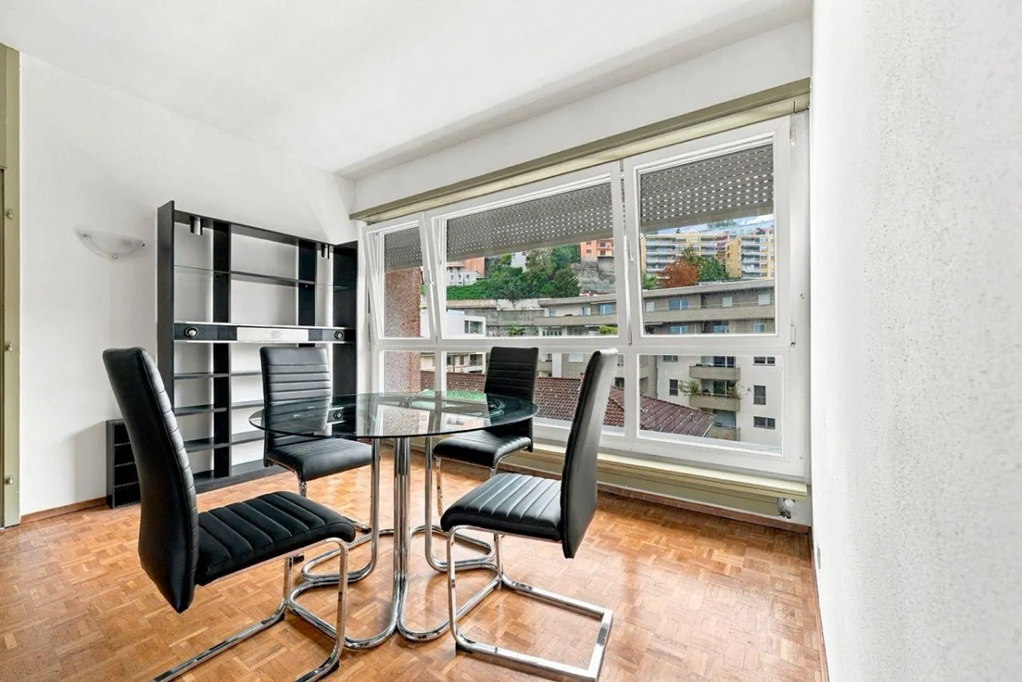 3.5-room apartment for rent, partially renovated and furnished - Photo 3 of 8