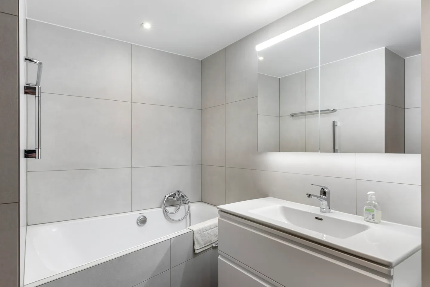 Duplex penthouse with character in a central location - Photo 9 of 11