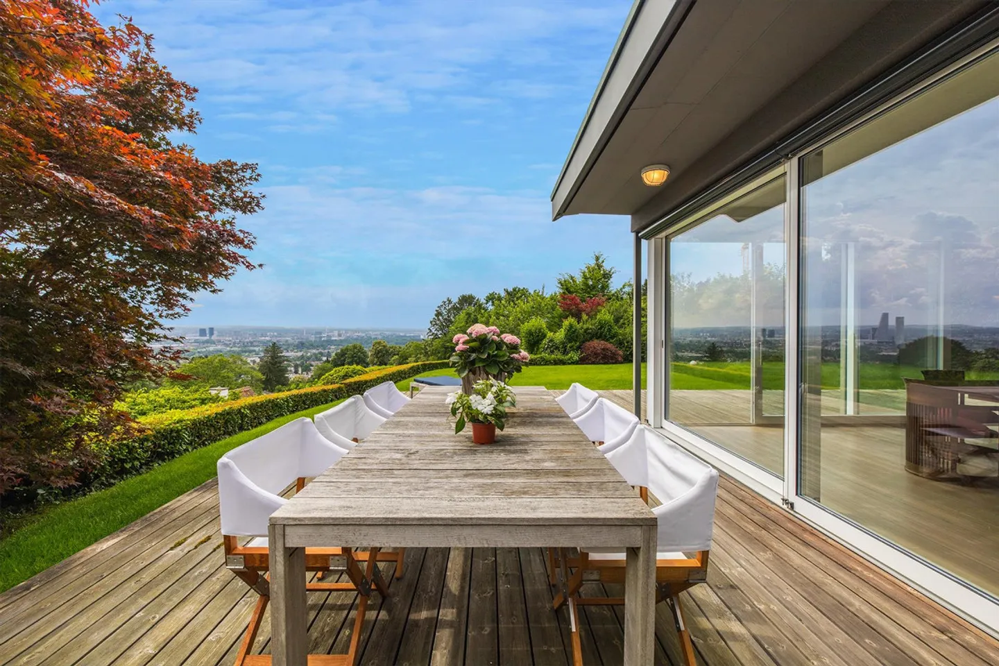 Villa with expansion possibilities & land reserve - Photo 1 of 11