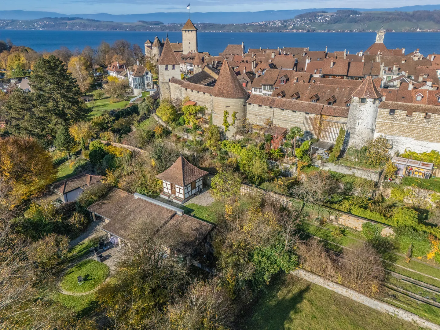 For Sale: Villa Bellevue - Photo 2 of 16