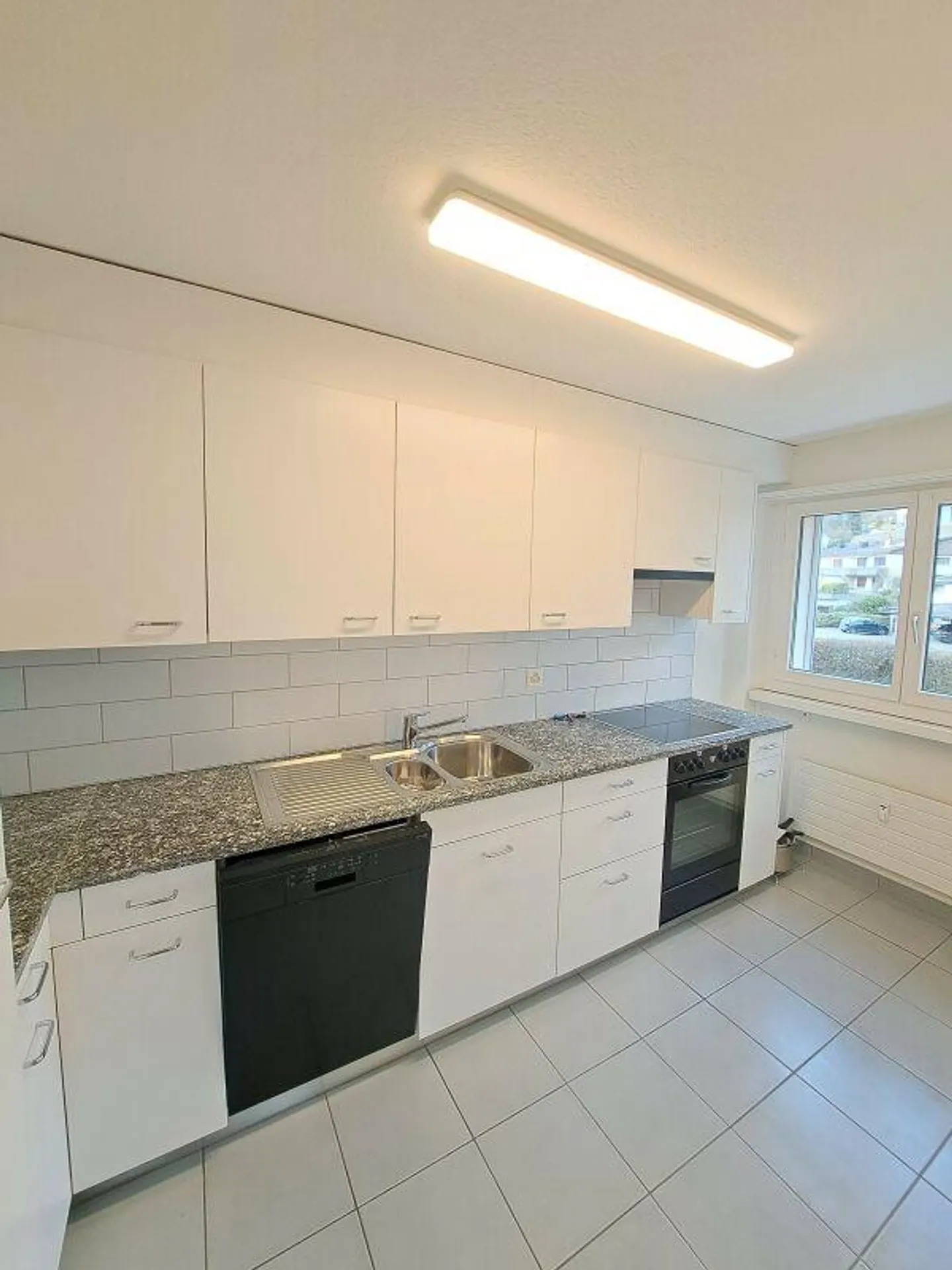 Appartement lumineux avec grand balcon et vue dégagée sur la verdure - Photo 2 sur 9