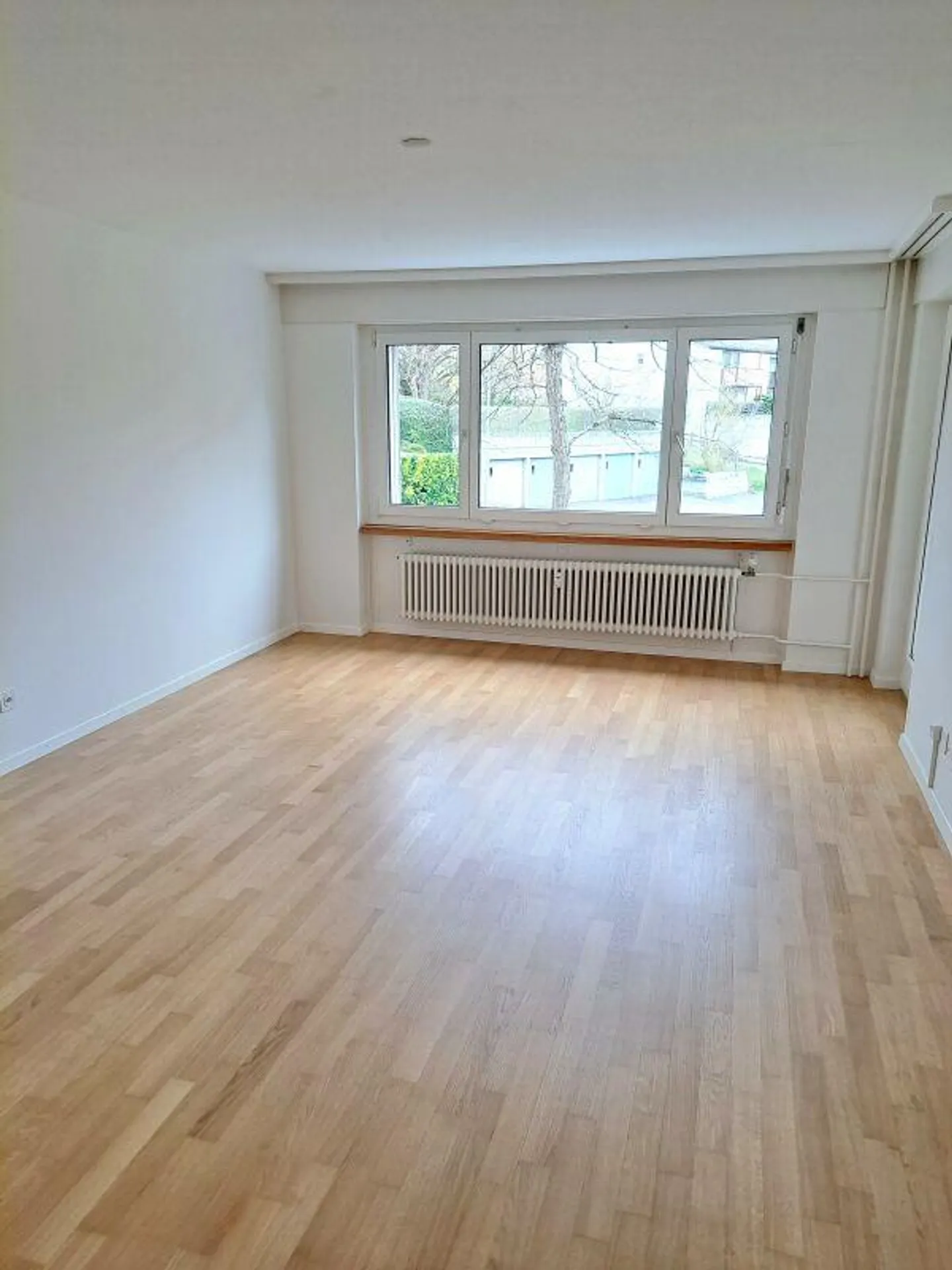 Appartement lumineux avec grand balcon et vue dégagée sur la verdure - Photo 4 sur 9