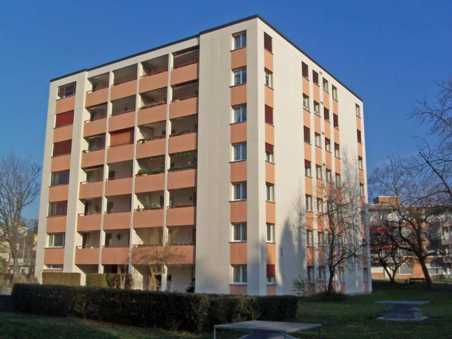 Appartement lumineux avec grand balcon et vue dégagée sur la verdure - Photo 1 sur 9