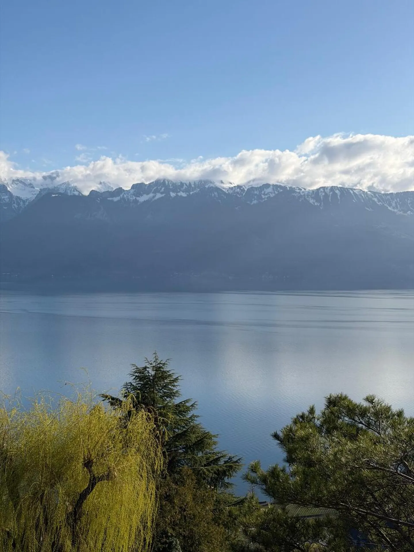 Geräumige freistehende Villa mit atemberaubendem Blick auf den See - Foto 2 von 7